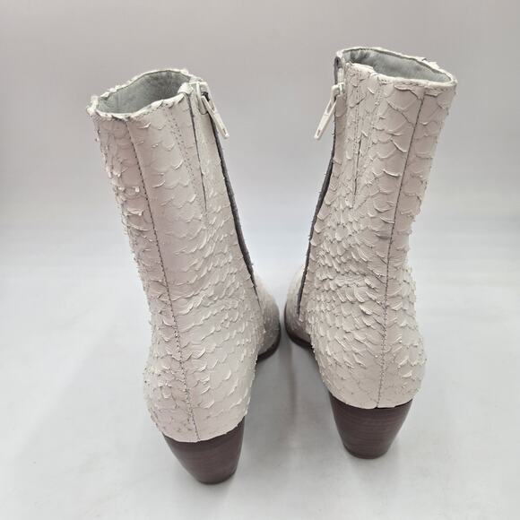 Matisse Caty White Snake Embossed Leather Ankle Boots Women's Size 6.5 M - Picture 4 of 8